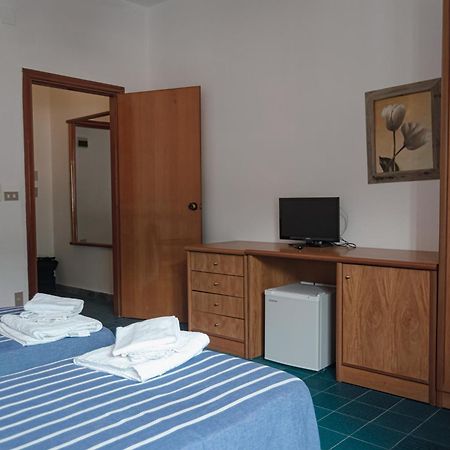 Hotel Mediterraneo Гуардиа Пиемонтезе Терме Екстериор снимка